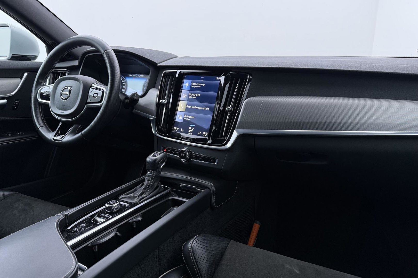 Volvo V90 2.0 D3 R-Design | ACC | Trekhaak | BLIS | Camera | Stoel+Stuurverwarming | 19 Inch