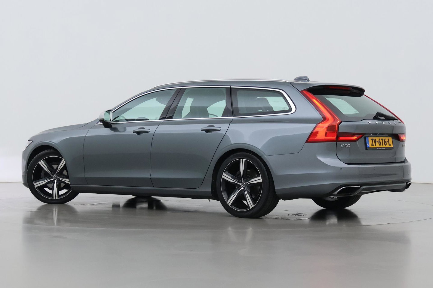 Volvo V90 2.0 D3 R-Design | ACC | Trekhaak | BLIS | Camera | Stoel+Stuurverwarming | 19 Inch