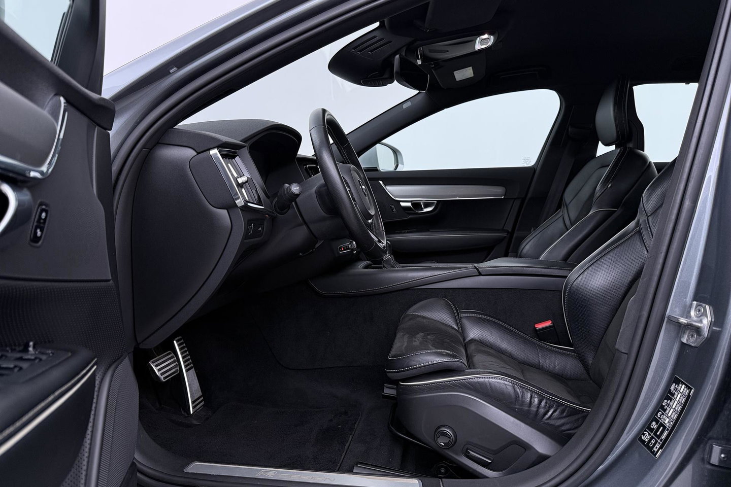Volvo V90 2.0 D3 R-Design | ACC | Trekhaak | BLIS | Camera | Stoel+Stuurverwarming | 19 Inch
