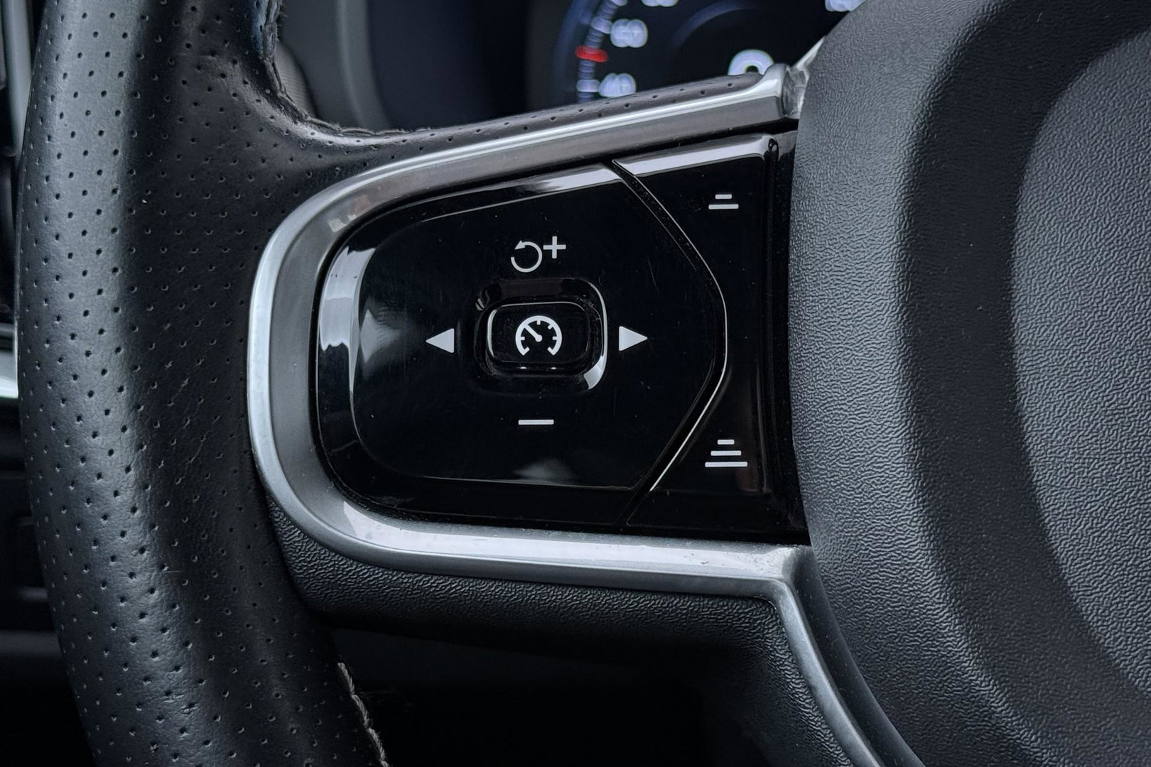 Volvo V90 2.0 D3 R-Design | ACC | Trekhaak | BLIS | Camera | Stoel+Stuurverwarming | 19 Inch