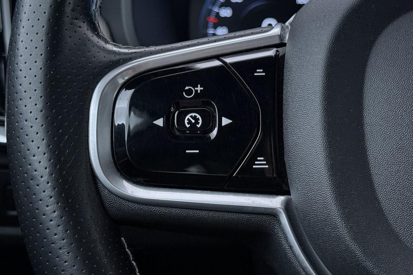 Volvo V90 2.0 D3 R-Design | ACC | Trekhaak | BLIS | Camera | Stoel+Stuurverwarming | 19 Inch