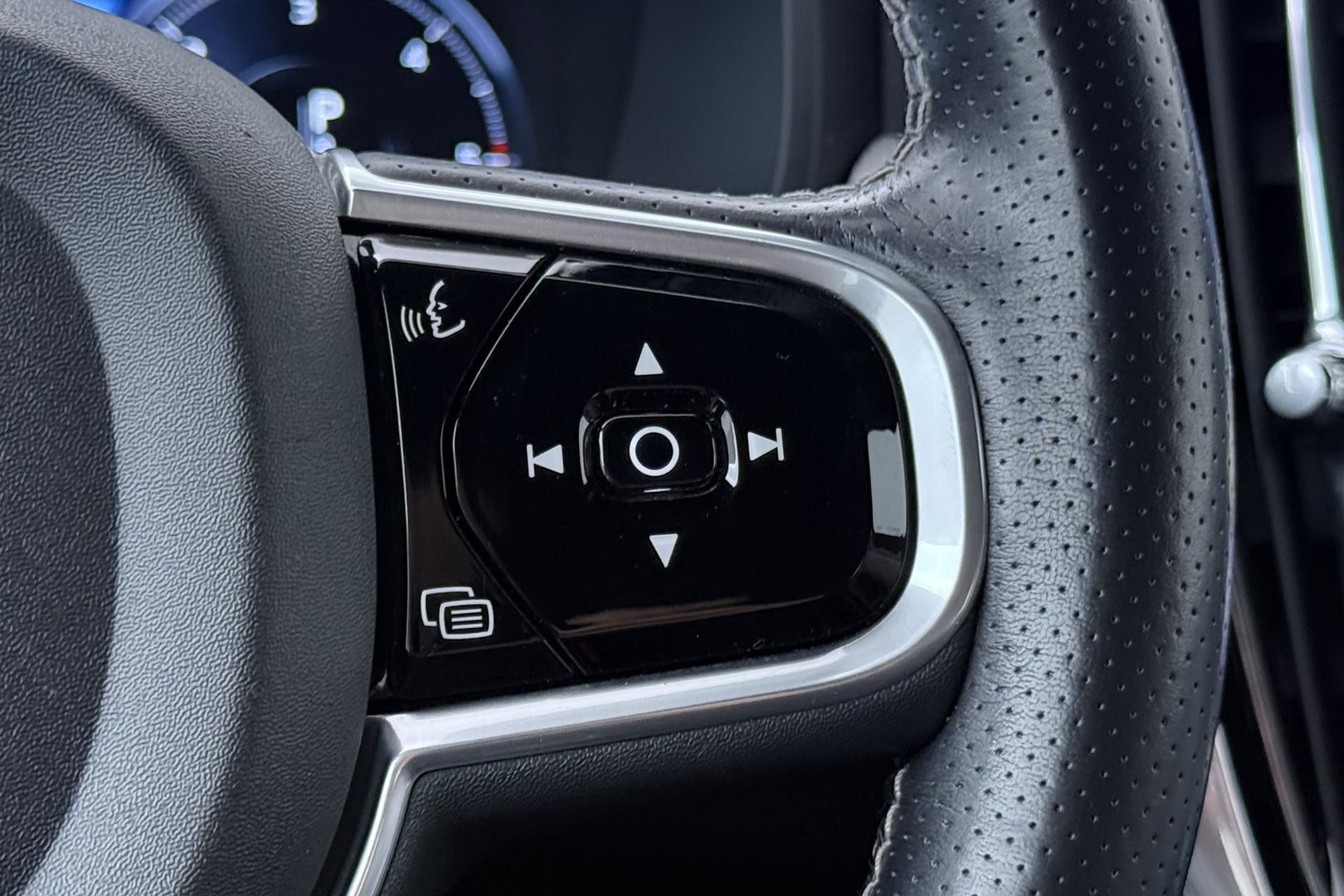 Volvo V90 2.0 D3 R-Design | ACC | Trekhaak | BLIS | Camera | Stoel+Stuurverwarming | 19 Inch