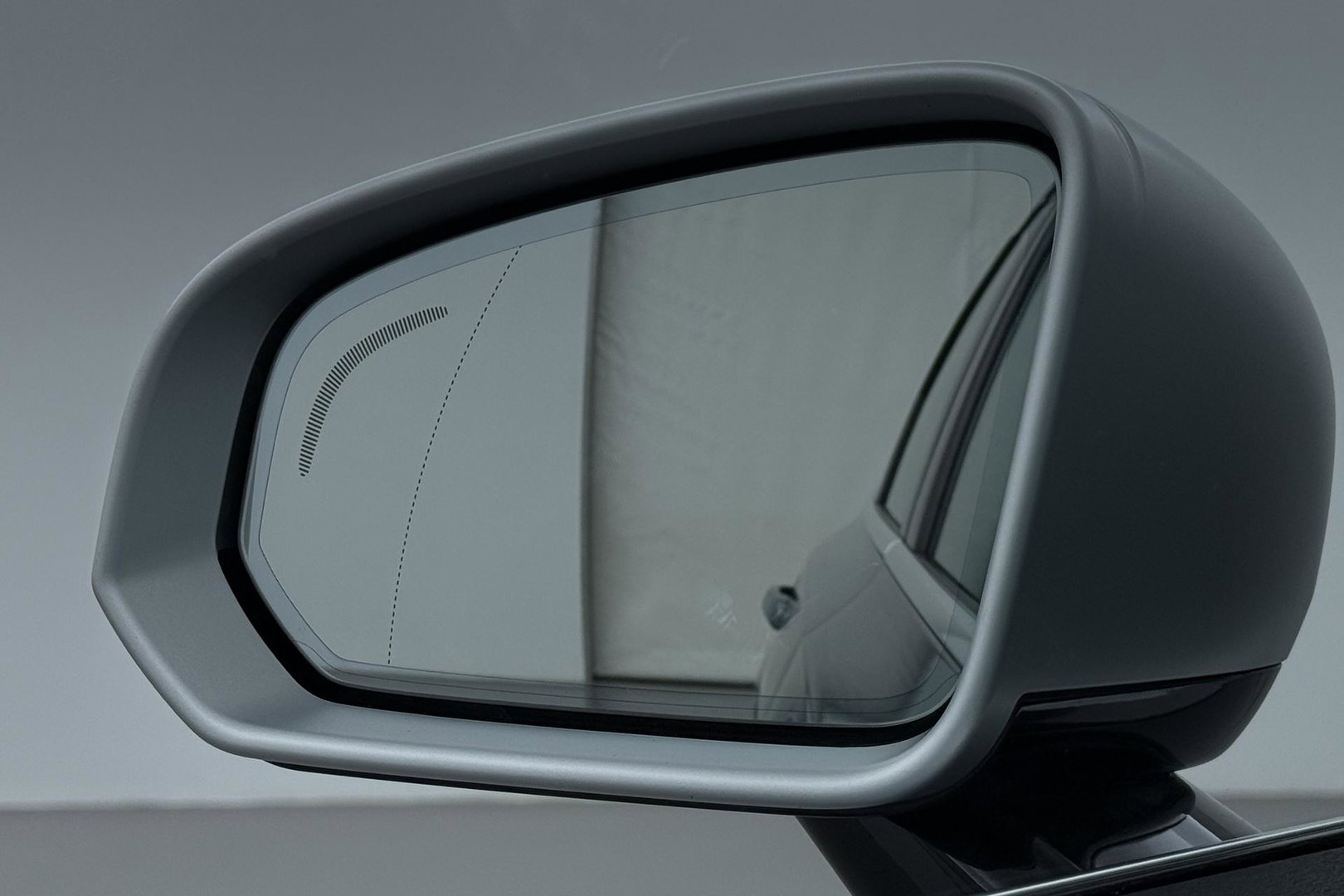 Volvo V90 2.0 D3 R-Design | ACC | Trekhaak | BLIS | Camera | Stoel+Stuurverwarming | 19 Inch