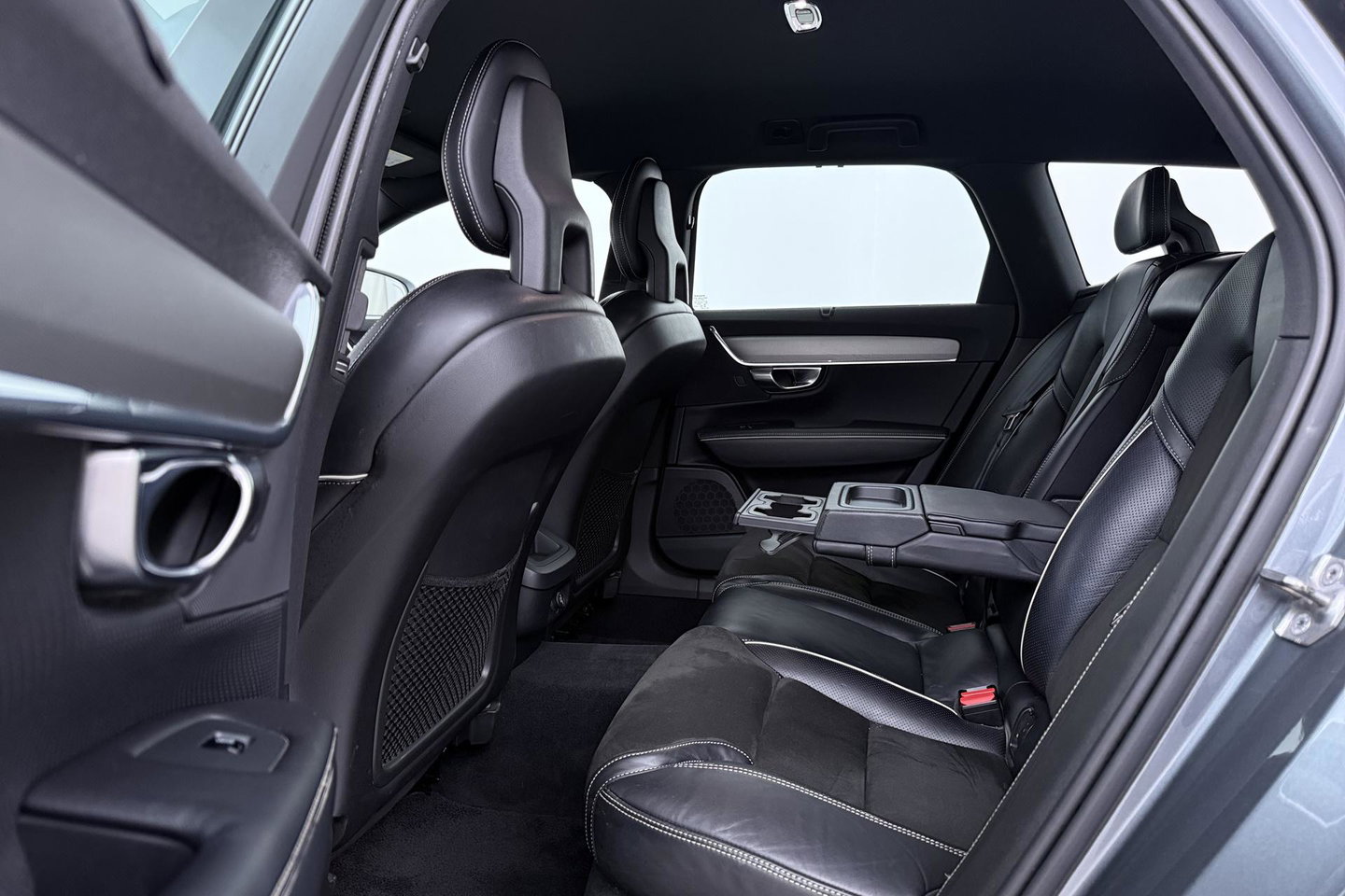 Volvo V90 2.0 D3 R-Design | ACC | Trekhaak | BLIS | Camera | Stoel+Stuurverwarming | 19 Inch