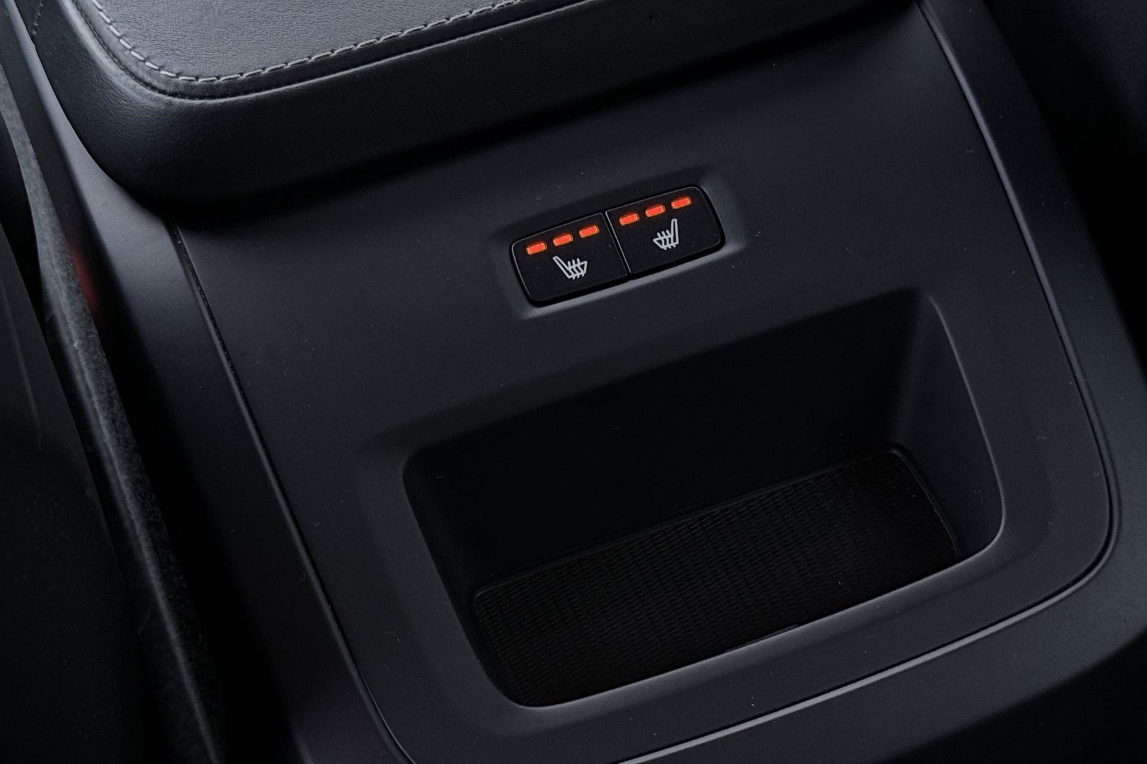 Volvo V90 2.0 D3 R-Design | ACC | Trekhaak | BLIS | Camera | Stoel+Stuurverwarming | 19 Inch