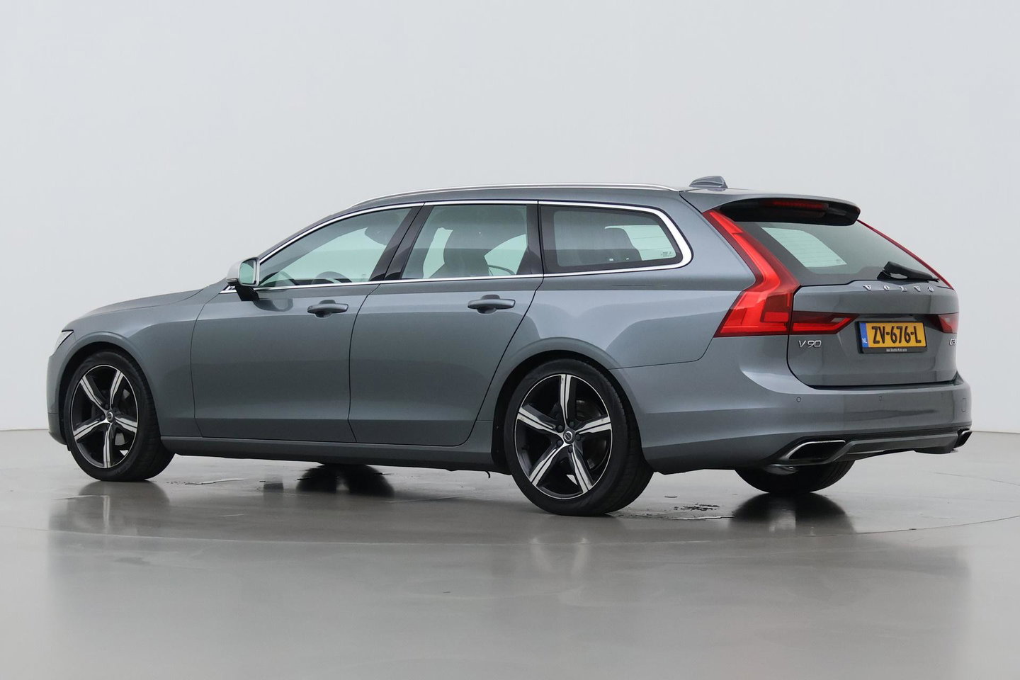 Volvo V90 2.0 D3 R-Design | ACC | Trekhaak | BLIS | Camera | Stoel+Stuurverwarming | 19 Inch
