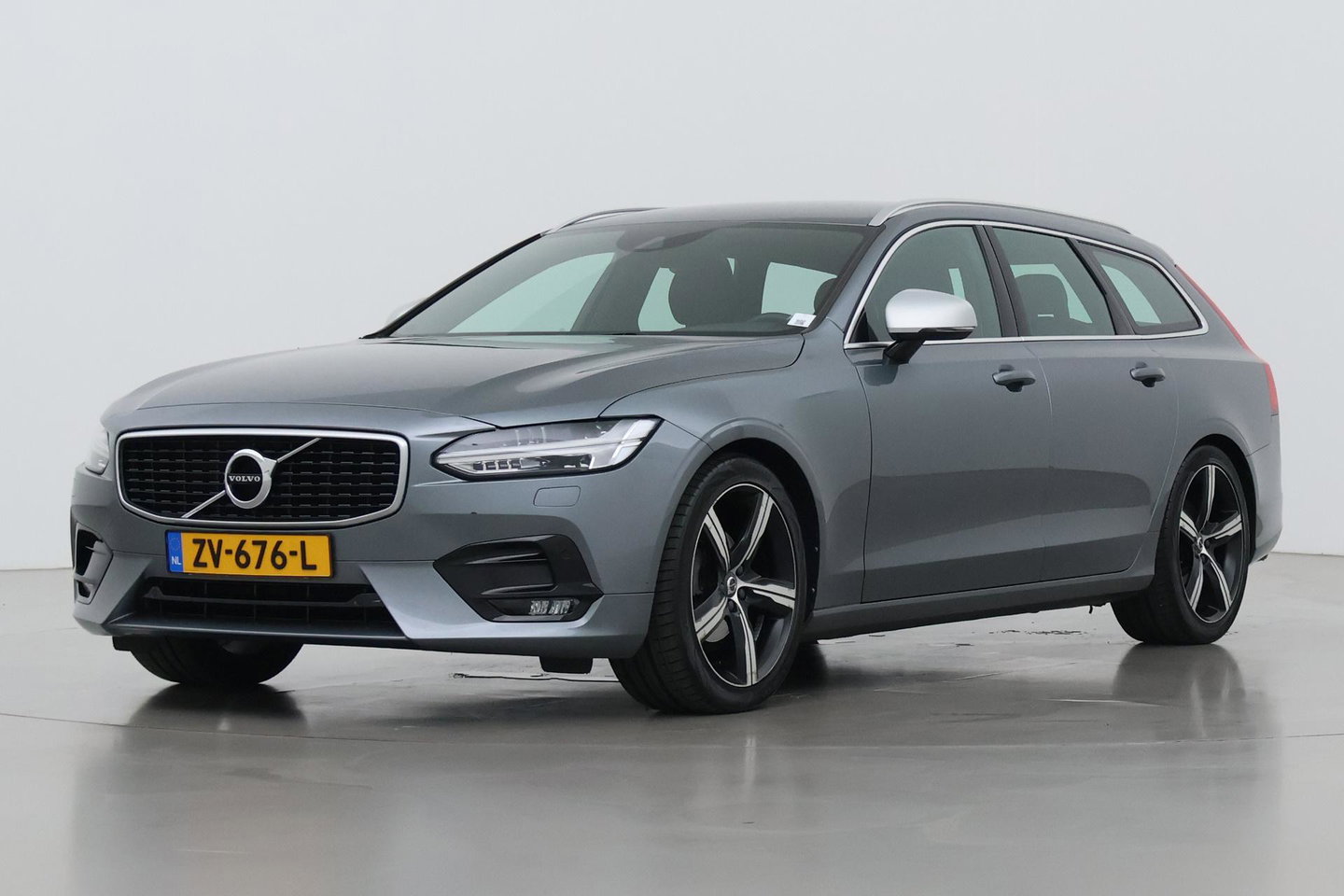 Volvo V90 2.0 D3 R-Design | ACC | Trekhaak | BLIS | Camera | Stoel+Stuurverwarming | 19 Inch