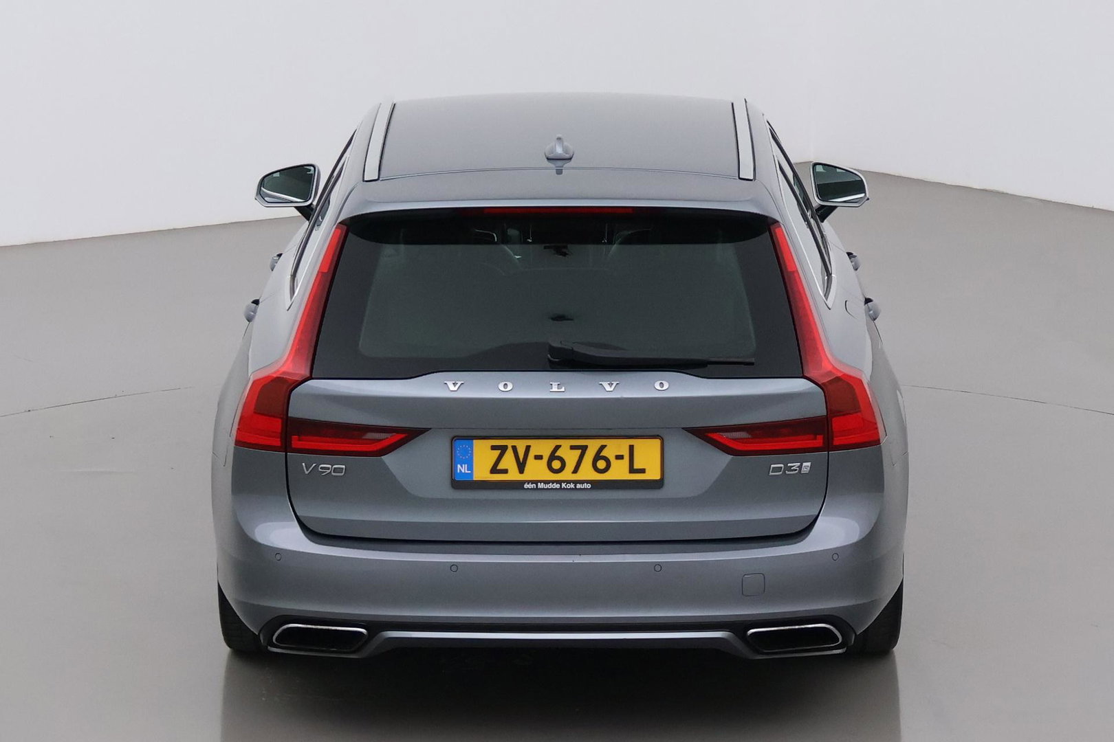 Volvo V90 2.0 D3 R-Design | ACC | Trekhaak | BLIS | Camera | Stoel+Stuurverwarming | 19 Inch