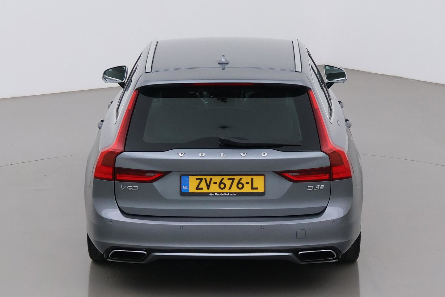 Volvo V90 2.0 D3 R-Design | ACC | Trekhaak | BLIS | Camera | Stoel+Stuurverwarming | 19 Inch