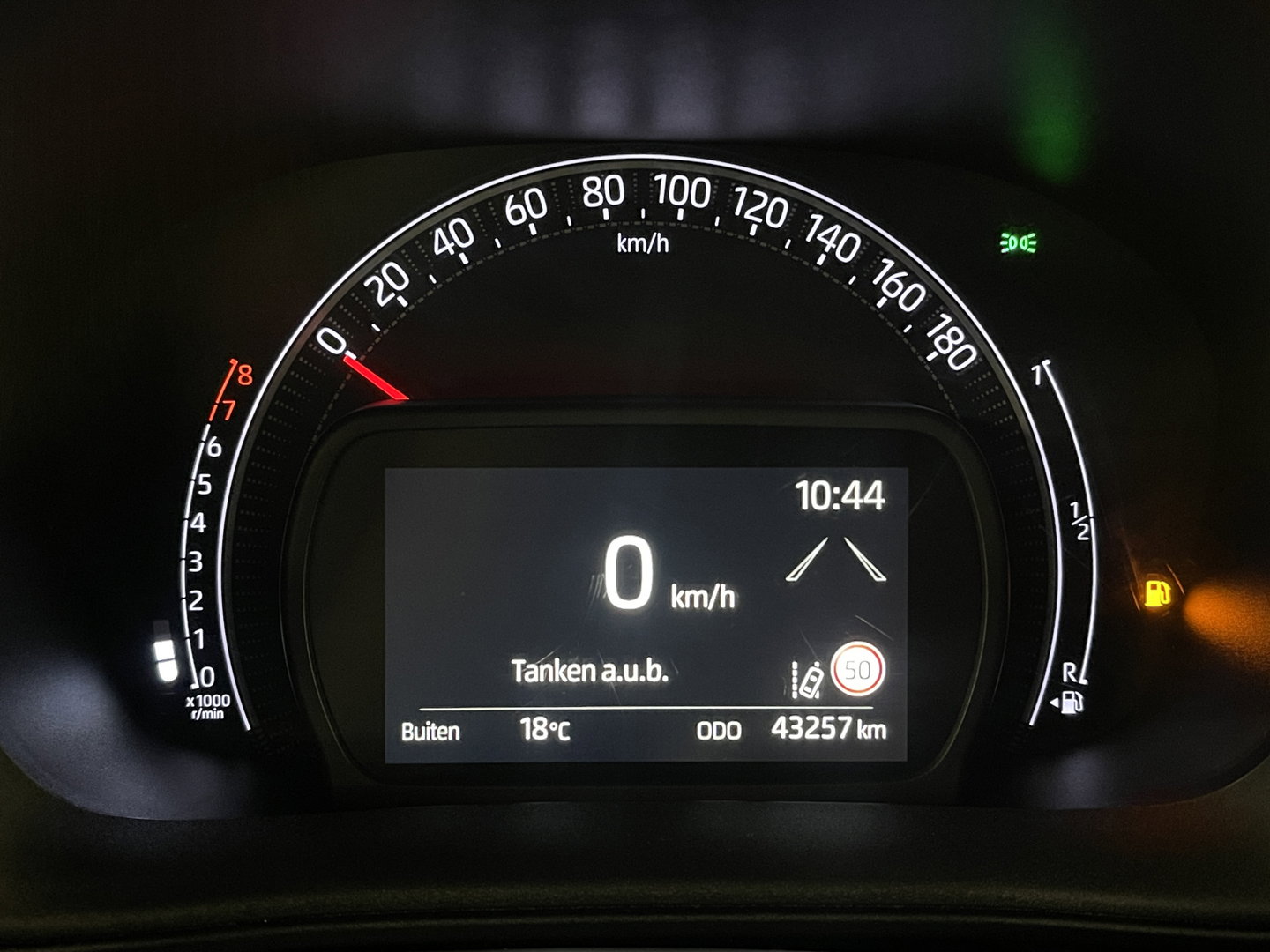 Toyota Aygo X 1.0 VVT-i MT Play | Adaptieve Cruise Control | Achteruitrijcamera | Bluetooth | Airconditioning |