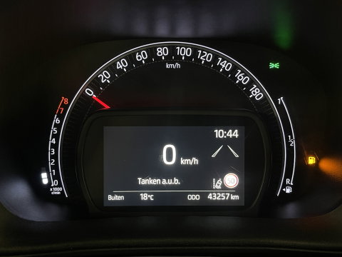 Toyota Aygo X 1.0 VVT-i MT Play | Adaptieve Cruise Control | Achteruitrijcamera | Bluetooth | Airconditioning |