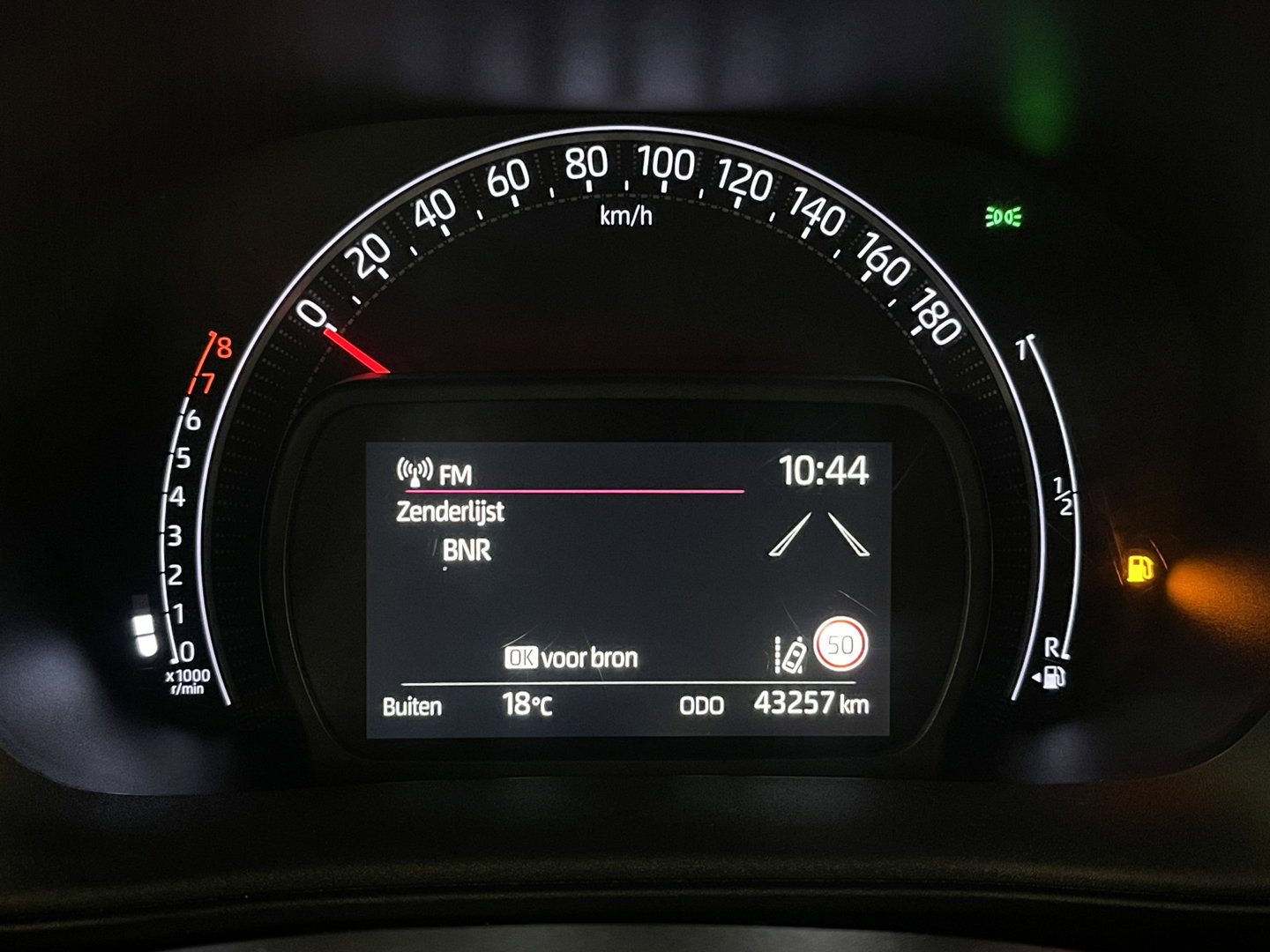 Toyota Aygo X 1.0 VVT-i MT Play | Adaptieve Cruise Control | Achteruitrijcamera | Bluetooth | Airconditioning |