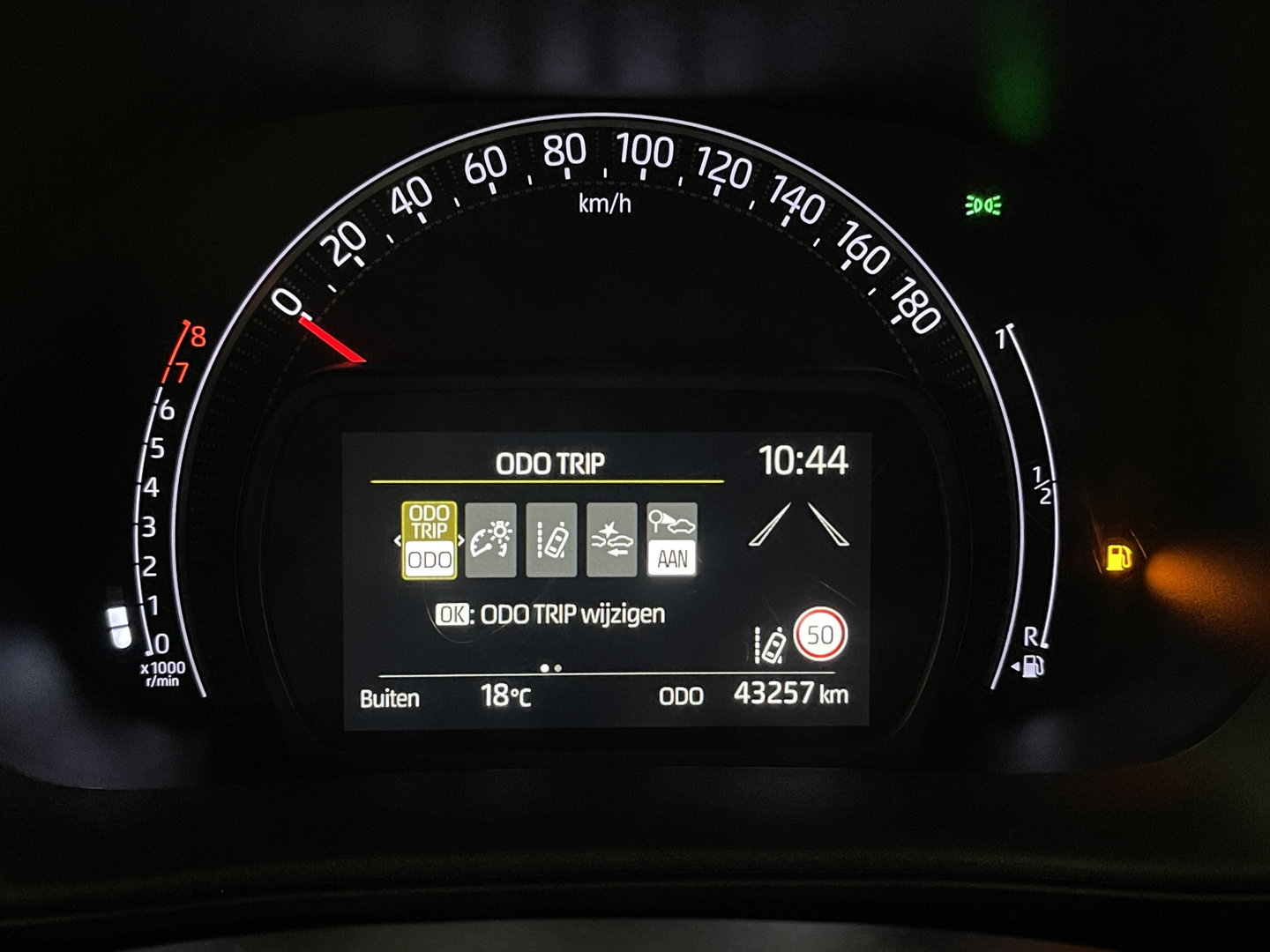 Toyota Aygo X 1.0 VVT-i MT Play | Adaptieve Cruise Control | Achteruitrijcamera | Bluetooth | Airconditioning |
