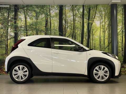Toyota Aygo X 1.0 VVT-i MT Play | Adaptieve Cruise Control | Achteruitrijcamera | Bluetooth | Airconditioning |