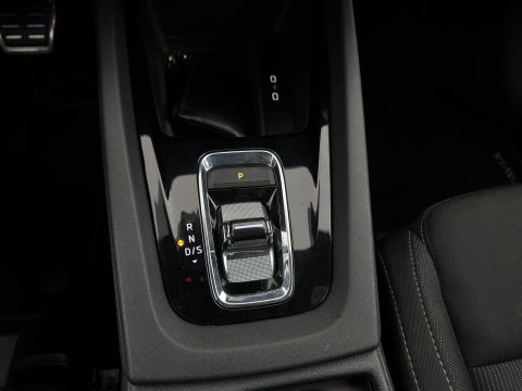Škoda Octavia 1.0 e-TSI Sport Business (INCL.BTW) Aut. *FULL-LED | DIGI-COCKPIT | SPORT-SEATS | NAVI-FULLMAP | SHIFT-PADDLES | PRIVACY-GLASS | DAB+ | ECC | PDC | CRUISE | 16''ALU | TOWBAR*