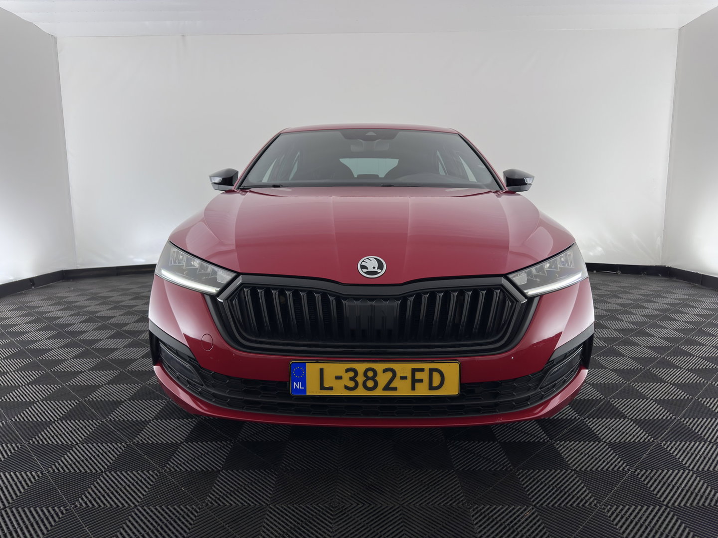 Škoda Octavia 1.0 e-TSI Sport Business (INCL.BTW) Aut. *FULL-LED | DIGI-COCKPIT | SPORT-SEATS | NAVI-FULLMAP | SHIFT-PADDLES | PRIVACY-GLASS | DAB+ | ECC | PDC | CRUISE | 16''ALU | TOWBAR*