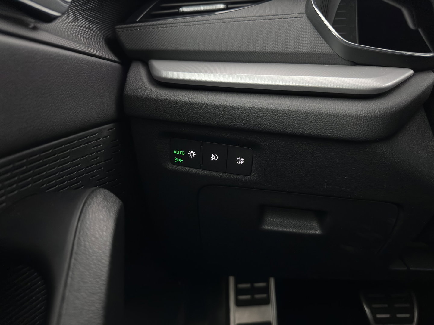 Škoda Octavia 1.0 e-TSI Sport Business (INCL.BTW) Aut. *FULL-LED | DIGI-COCKPIT | SPORT-SEATS | NAVI-FULLMAP | SHIFT-PADDLES | PRIVACY-GLASS | DAB+ | ECC | PDC | CRUISE | 16''ALU | TOWBAR*