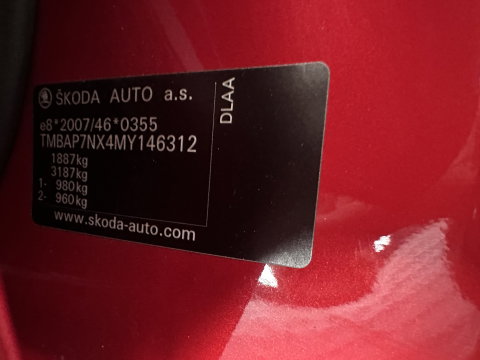Škoda Octavia 1.0 e-TSI Sport Business (INCL.BTW) Aut. *FULL-LED | DIGI-COCKPIT | SPORT-SEATS | NAVI-FULLMAP | SHIFT-PADDLES | PRIVACY-GLASS | DAB+ | ECC | PDC | CRUISE | 16''ALU | TOWBAR*