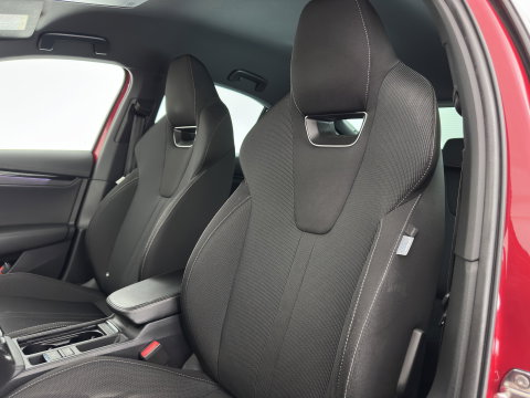 Škoda Octavia 1.0 e-TSI Sport Business (INCL.BTW) Aut. *FULL-LED | DIGI-COCKPIT | SPORT-SEATS | NAVI-FULLMAP | SHIFT-PADDLES | PRIVACY-GLASS | DAB+ | ECC | PDC | CRUISE | 16''ALU | TOWBAR*