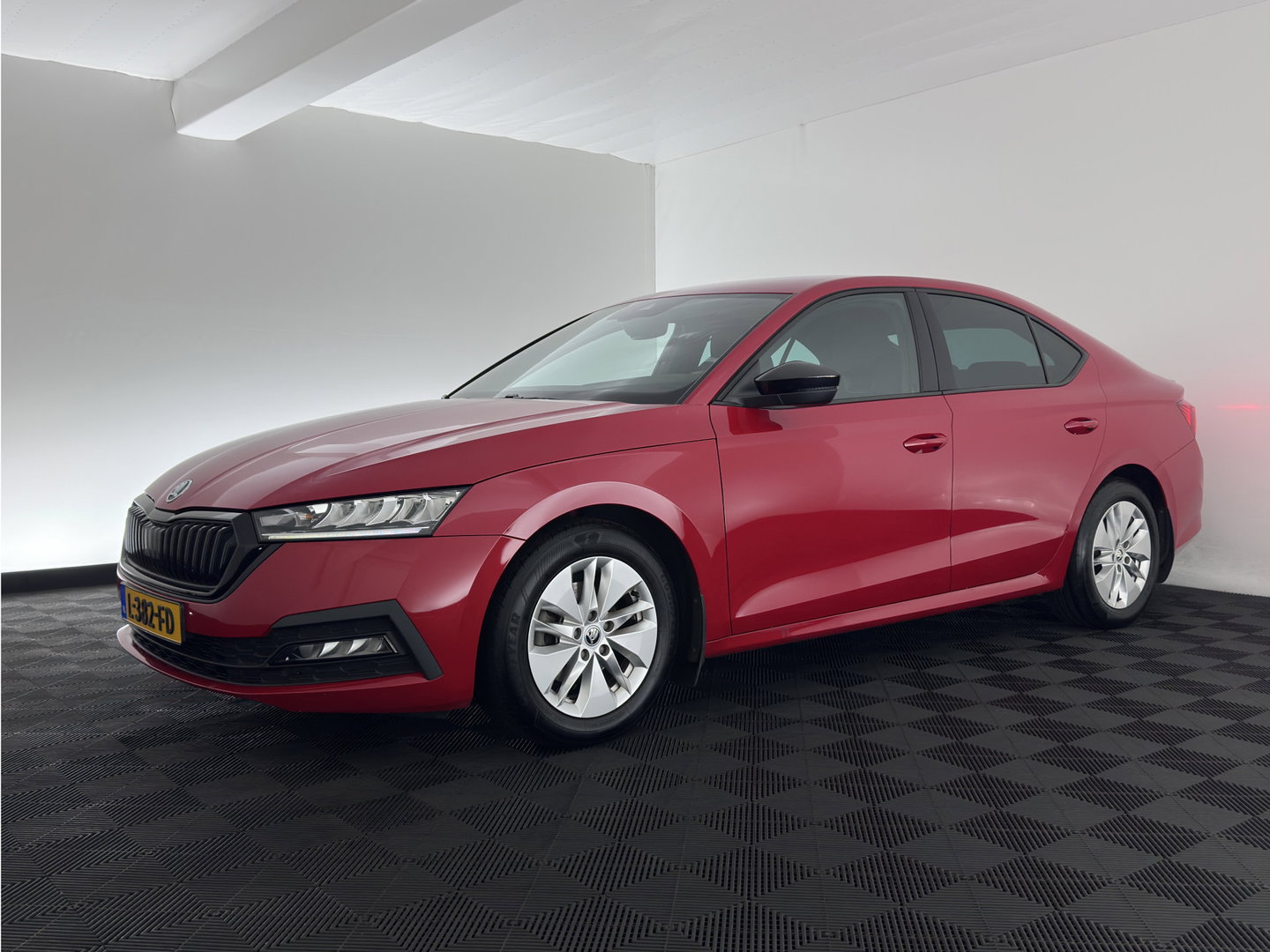 Škoda Octavia 1.0 e-TSI Sport Business (INCL.BTW) Aut. *FULL-LED | DIGI-COCKPIT | SPORT-SEATS | NAVI-FULLMAP | SHIFT-PADDLES | PRIVACY-GLASS | DAB+ | ECC | PDC | CRUISE | 16''ALU | TOWBAR*