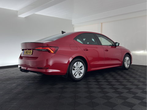 Škoda Octavia 1.0 e-TSI Sport Business (INCL.BTW) Aut. *FULL-LED | DIGI-COCKPIT | SPORT-SEATS | NAVI-FULLMAP | SHIFT-PADDLES | PRIVACY-GLASS | DAB+ | ECC | PDC | CRUISE | 16''ALU | TOWBAR*