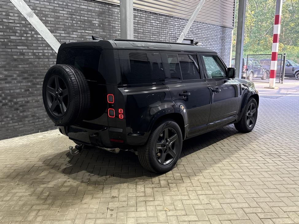 Land Rover Defender 110 P300e X-Dynamic SE | FACELIFT | Luchtvering | ClearSight | Black Pack | Panoramadak | Trekhaak | 360° Camera | Koelbox | ACC