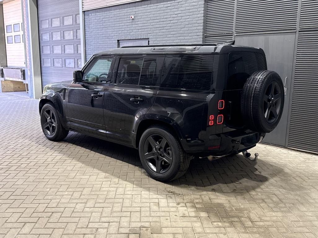 Land Rover Defender 110 P300e X-Dynamic SE | FACELIFT | Luchtvering | ClearSight | Black Pack | Panoramadak | Trekhaak | 360° Camera | Koelbox | ACC