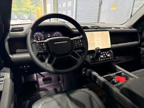 Land Rover Defender 110 P300e X-Dynamic SE | FACELIFT | Luchtvering | ClearSight | Black Pack | Panoramadak | Trekhaak | 360° Camera | Koelbox | ACC