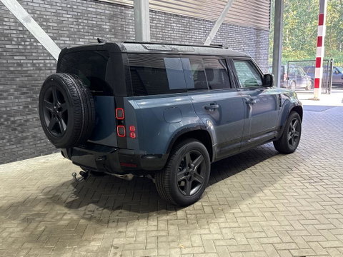 Land Rover Defender 110 P300e X-Dynamic SE | FACELIFT | Luchtvering | ClearSight | Black Pack | Panoramadak | Trekhaak | 360° Camera | Koelbox | ACC