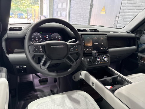 Land Rover Defender 110 P300e X-Dynamic SE | FACELIFT | Luchtvering | ClearSight | Black Pack | Panoramadak | Trekhaak | 360° Camera | Koelbox | ACC