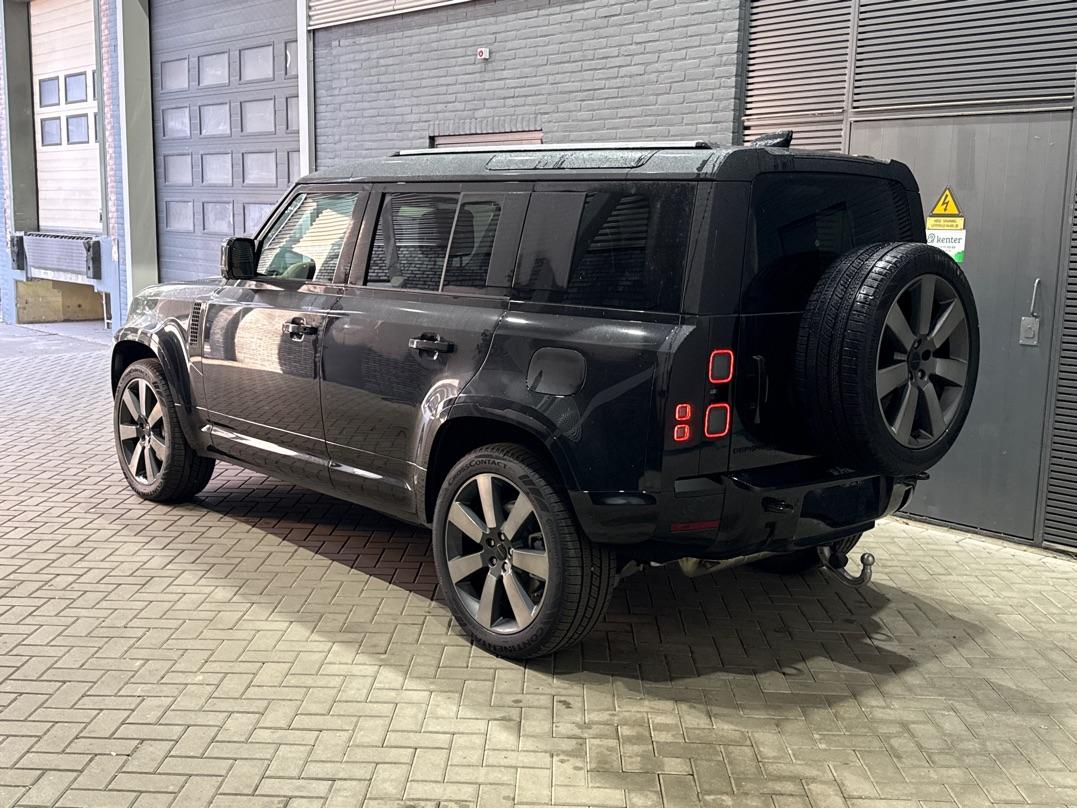 Land Rover Defender 110 P300e X-Dynamic HSE | FACELIFT | 22 Inch | ClearSight | Meridian Surround | Head-Up | Trekhaak | Koelbox