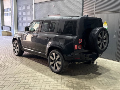 Land Rover Defender 110 P300e X-Dynamic HSE | FACELIFT | 22 Inch | ClearSight | Meridian Surround | Head-Up | Trekhaak | Koelbox