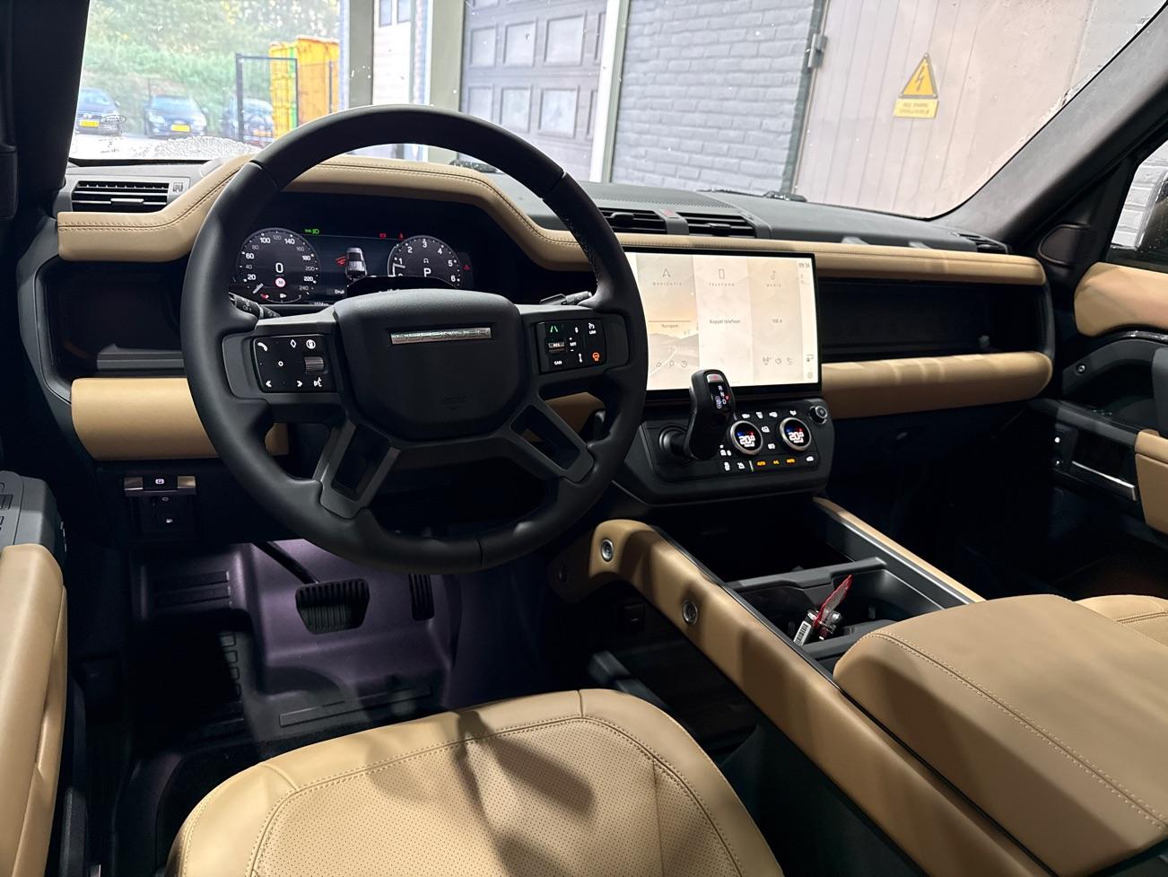 Land Rover Defender 110 P300e X-Dynamic HSE | FACELIFT | 22 Inch | ClearSight | Meridian Surround | Head-Up | Trekhaak | Koelbox