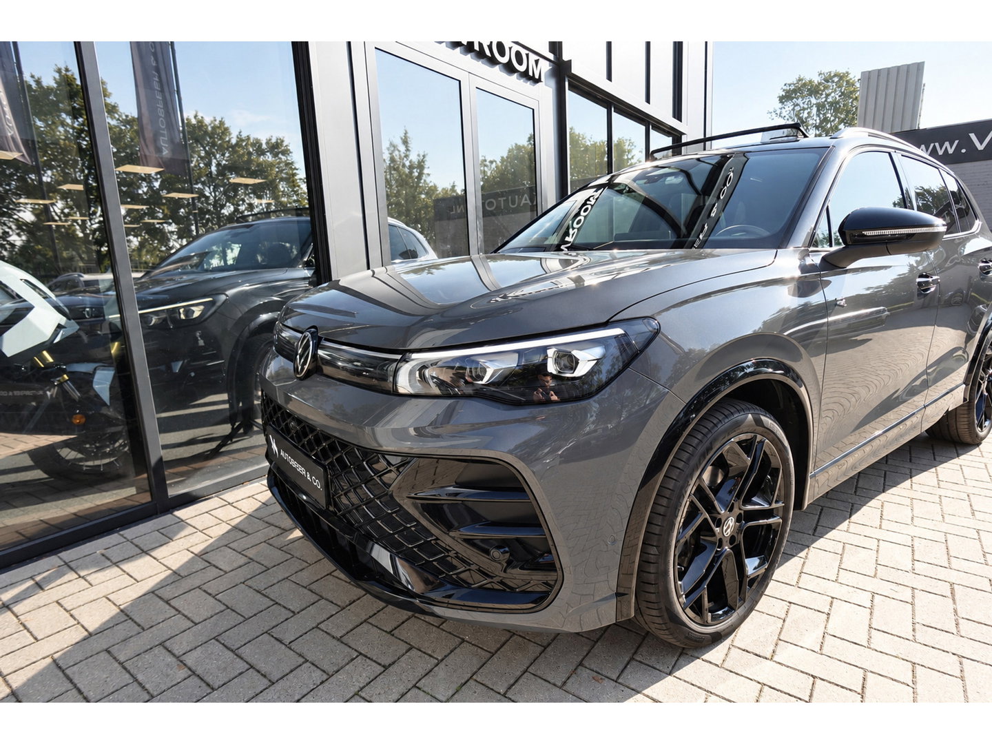 Volkswagen Tiguan 1.5 eTSI R-Line Edition PANO KEYLESS 360