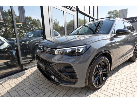 Volkswagen Tiguan 1.5 eTSI R-Line Edition PANO KEYLESS 360