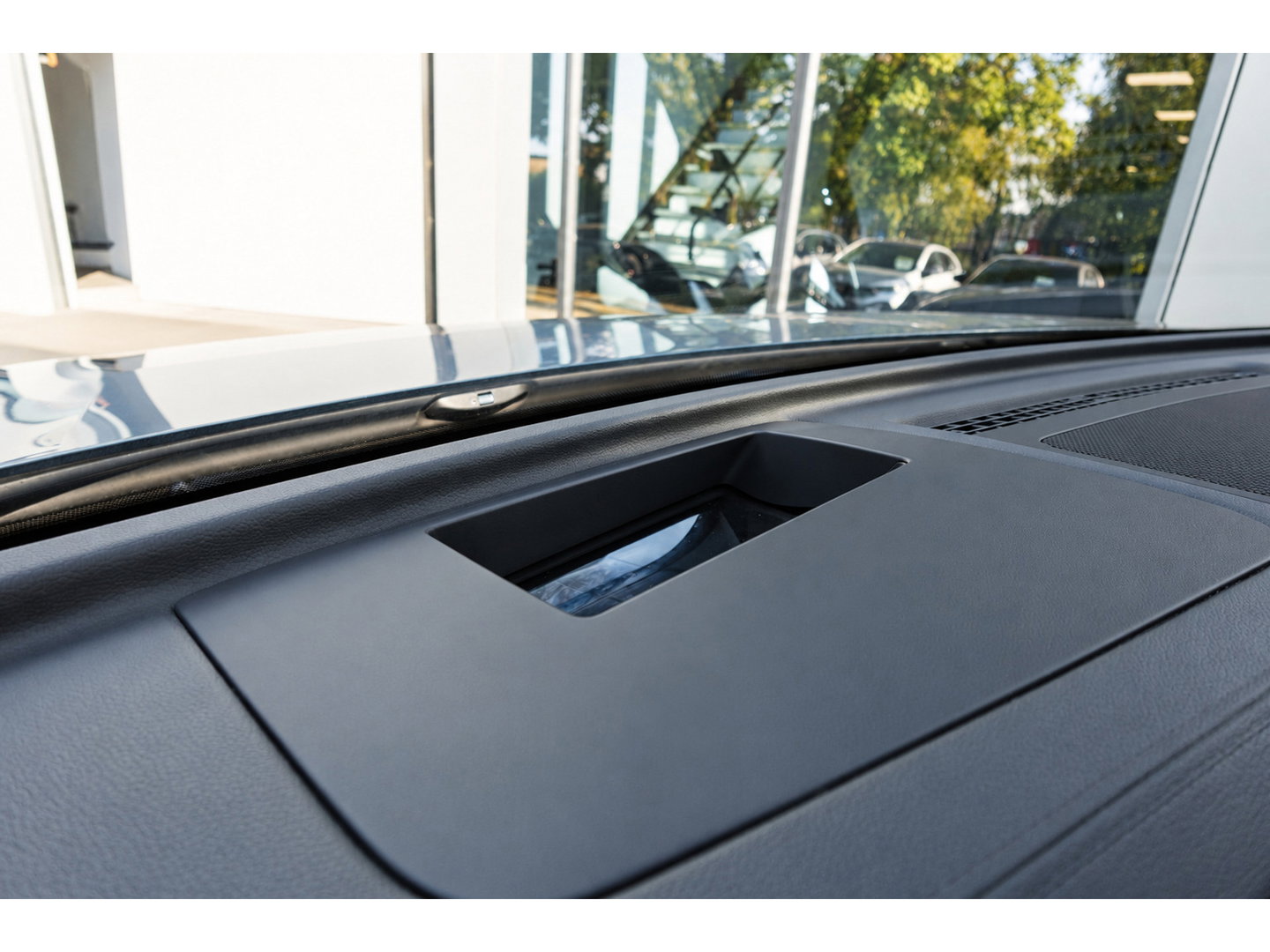 Volkswagen Tiguan 1.5 eTSI R-Line Edition PANO KEYLESS 360