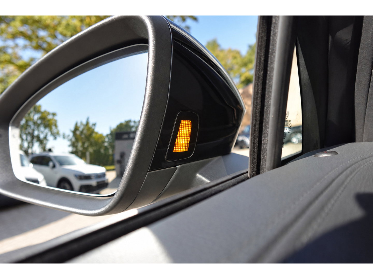 Volkswagen Tiguan 1.5 eTSI R-Line Edition PANO KEYLESS 360