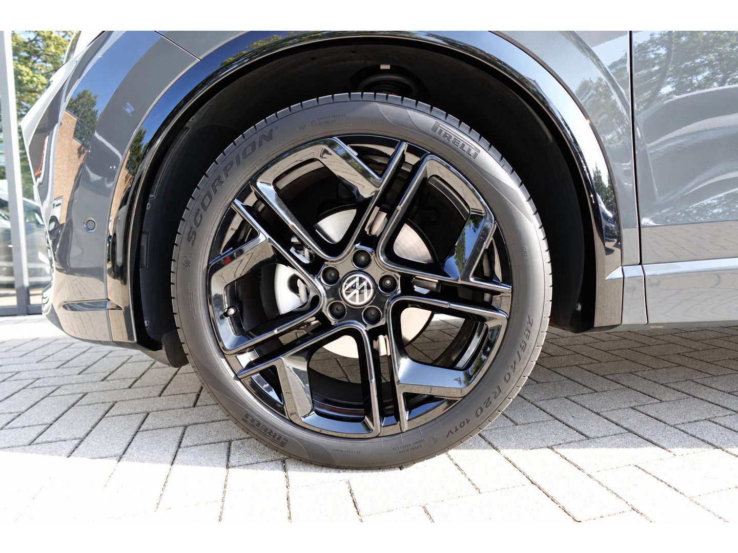 Volkswagen Tiguan 1.5 eTSI R-Line Edition PANO KEYLESS 360