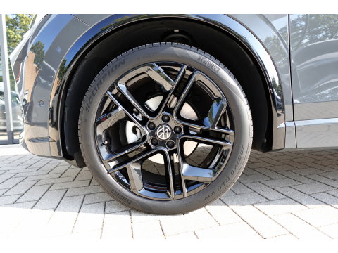 Volkswagen Tiguan 1.5 eTSI R-Line Edition PANO KEYLESS 360
