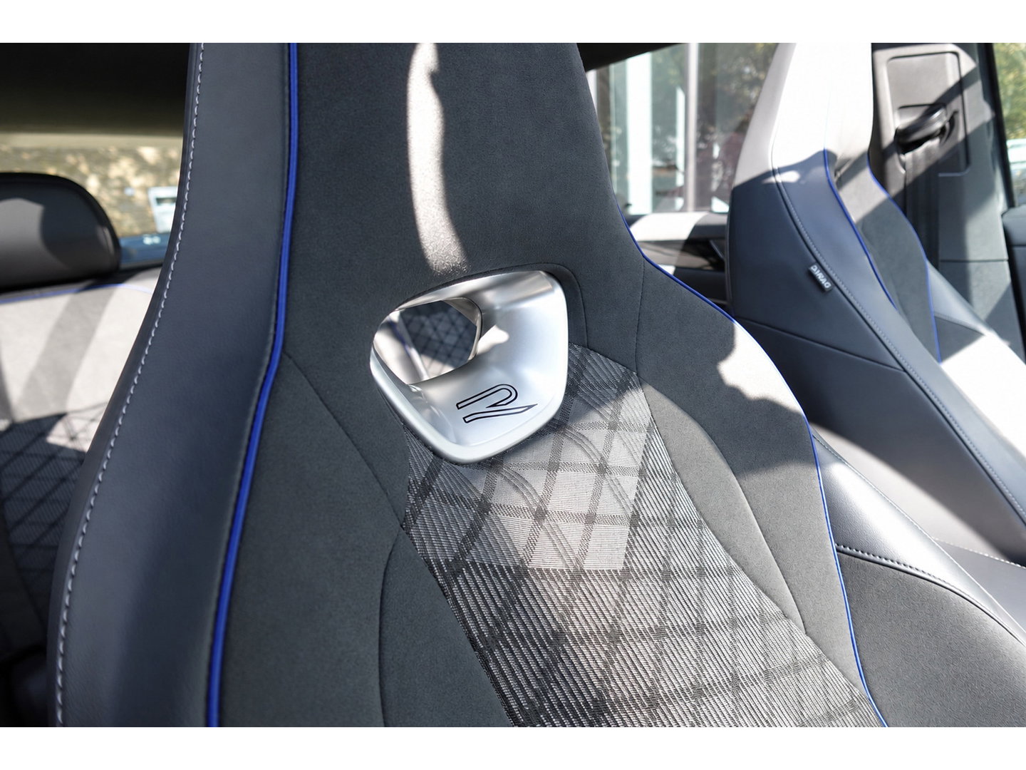 Volkswagen Tiguan 1.5 eTSI R-Line Edition PANO KEYLESS 360