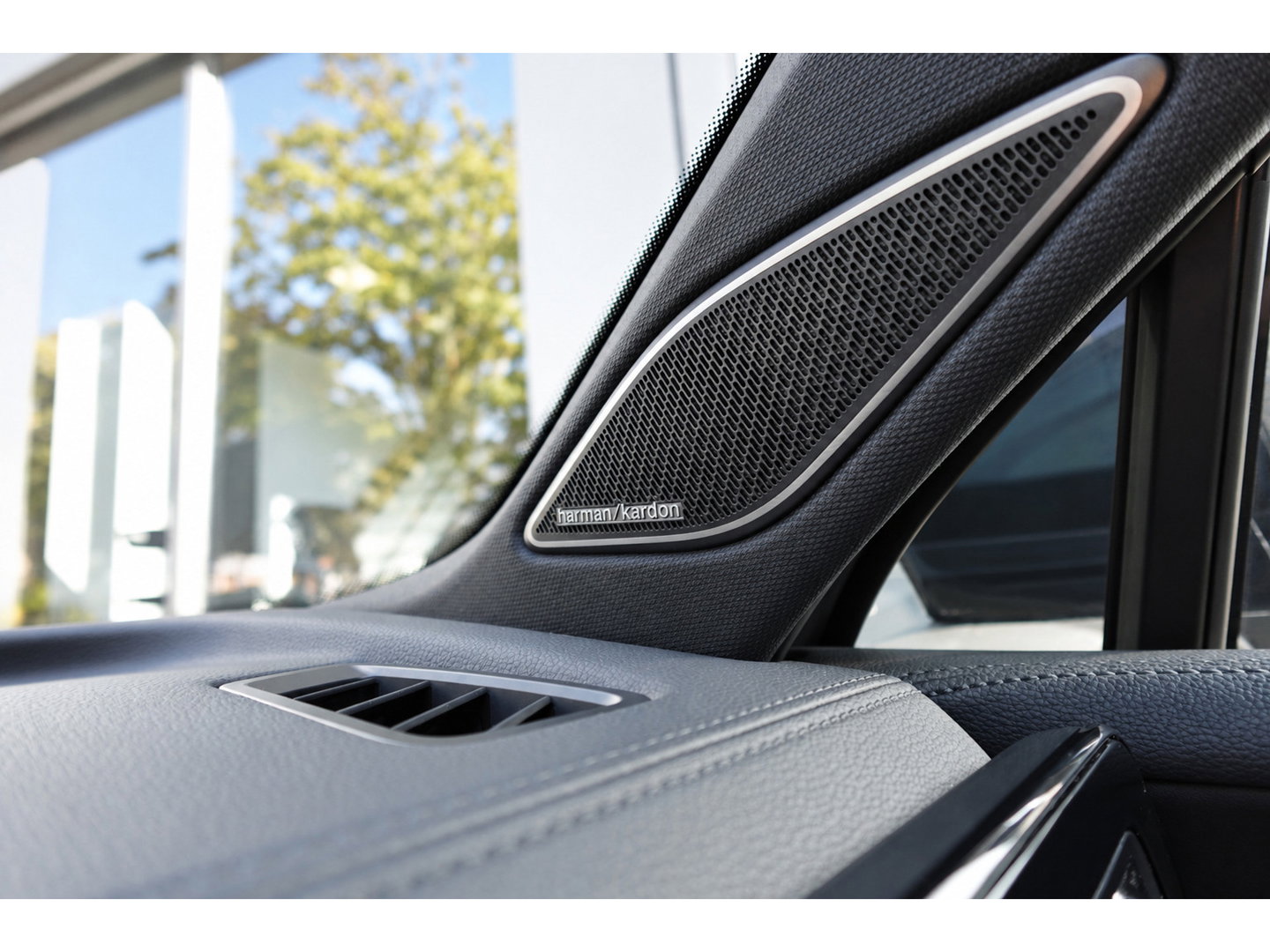 Volkswagen Tiguan 1.5 eTSI R-Line Edition PANO KEYLESS 360
