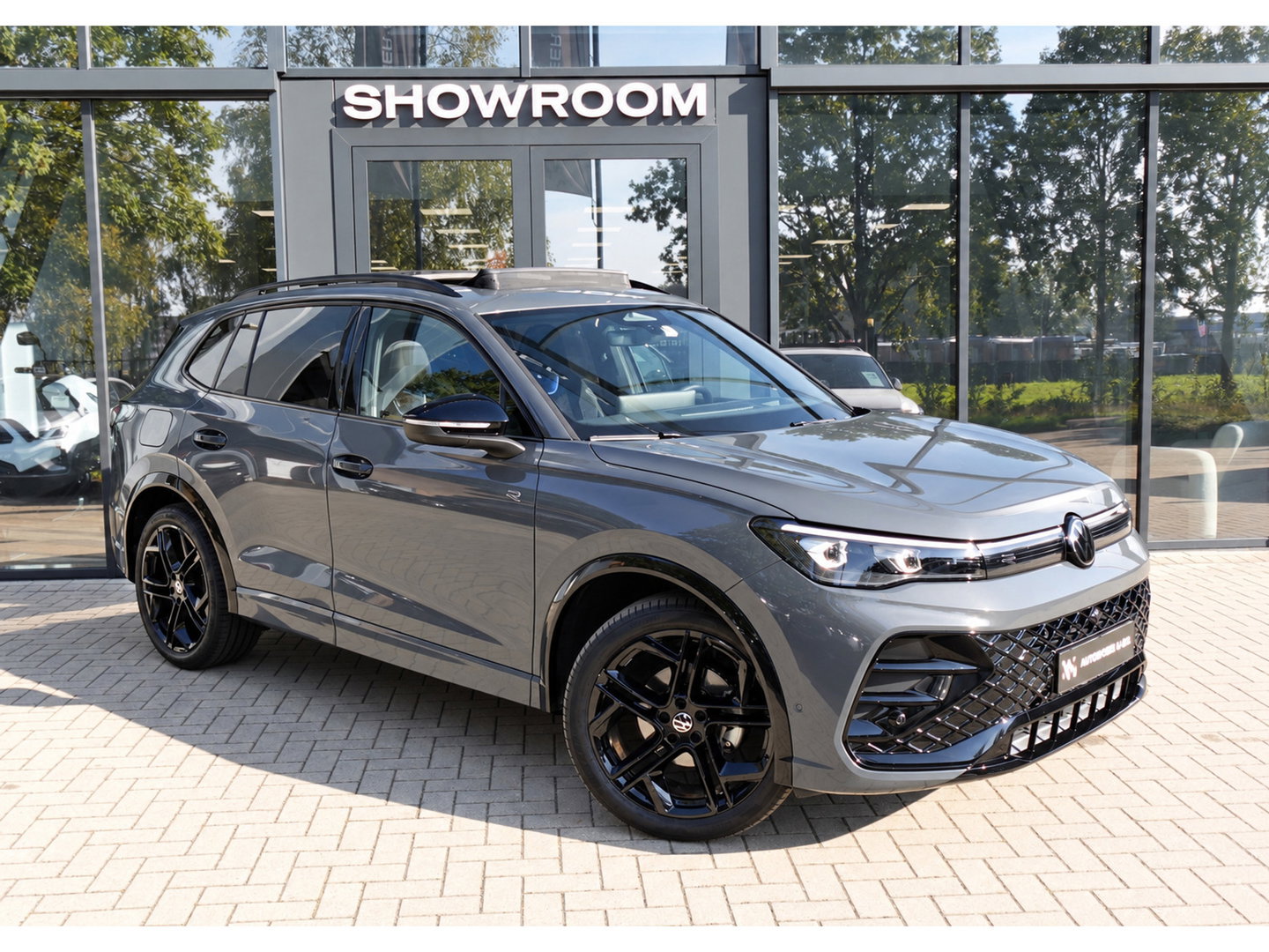 Volkswagen Tiguan 1.5 eTSI R-Line Edition PANO KEYLESS 360