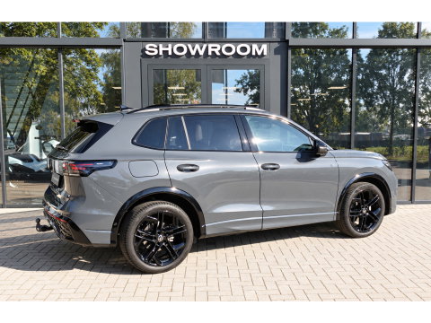 Volkswagen Tiguan 1.5 eTSI R-Line Edition PANO KEYLESS 360