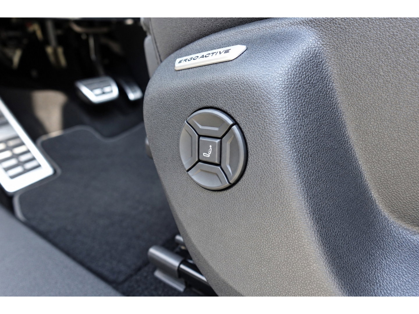 Volkswagen Tiguan 1.5 eTSI R-Line Edition PANO KEYLESS 360