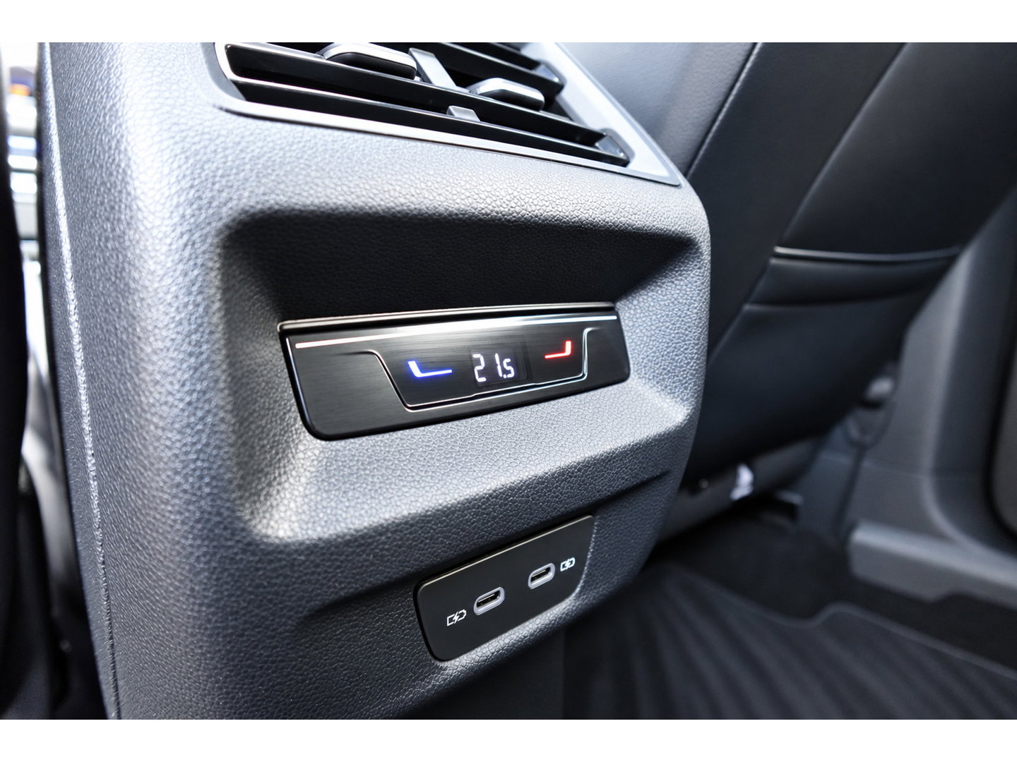 Volkswagen Tiguan 1.5 eTSI R-Line Edition PANO KEYLESS 360