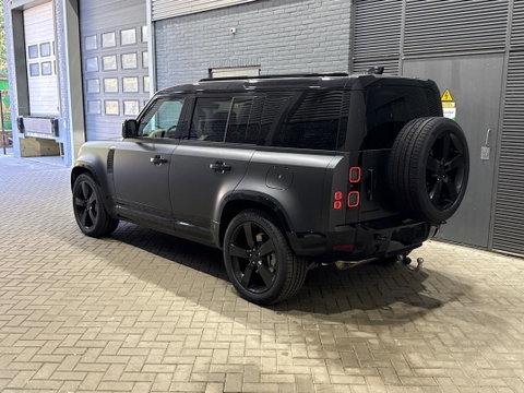 Land Rover Defender 110 P300e X-Dynamic HSE | SATIN | ClearSight | Meridian Surround | Head-Up | 360° Camera | Stoelventilatie | 22 Inch