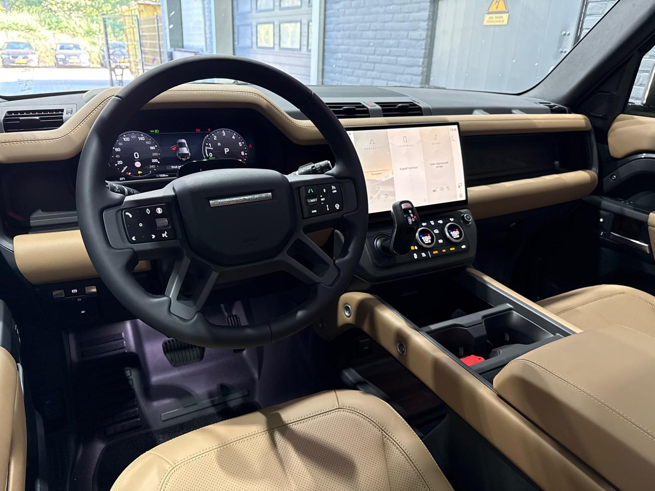 Land Rover Defender 110 P300e X-Dynamic HSE | SATIN | ClearSight | Meridian Surround | Head-Up | 360° Camera | Stoelventilatie | 22 Inch