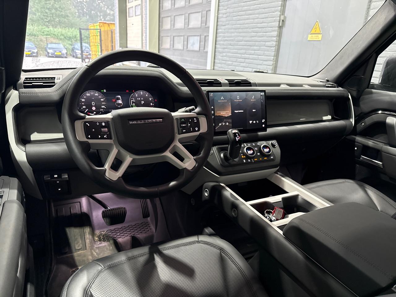Land Rover Defender 110 2.0 P300e S | Luchtvering | 360° Camera | Trekhaak | BLIS | Keyless | ACC | 20 Inch