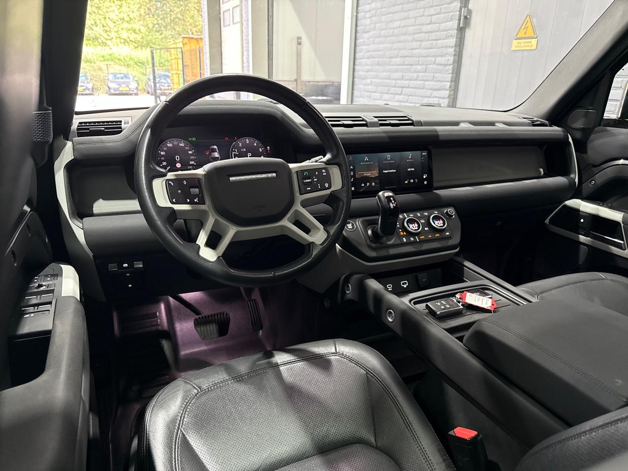 Land Rover Defender 110 P400e X-Dynamic SE | 22 Inch | Luchtvering | Panoramadak | Trekhaak | 360° Camera | Meridian | Stoel+Stuurverwarming