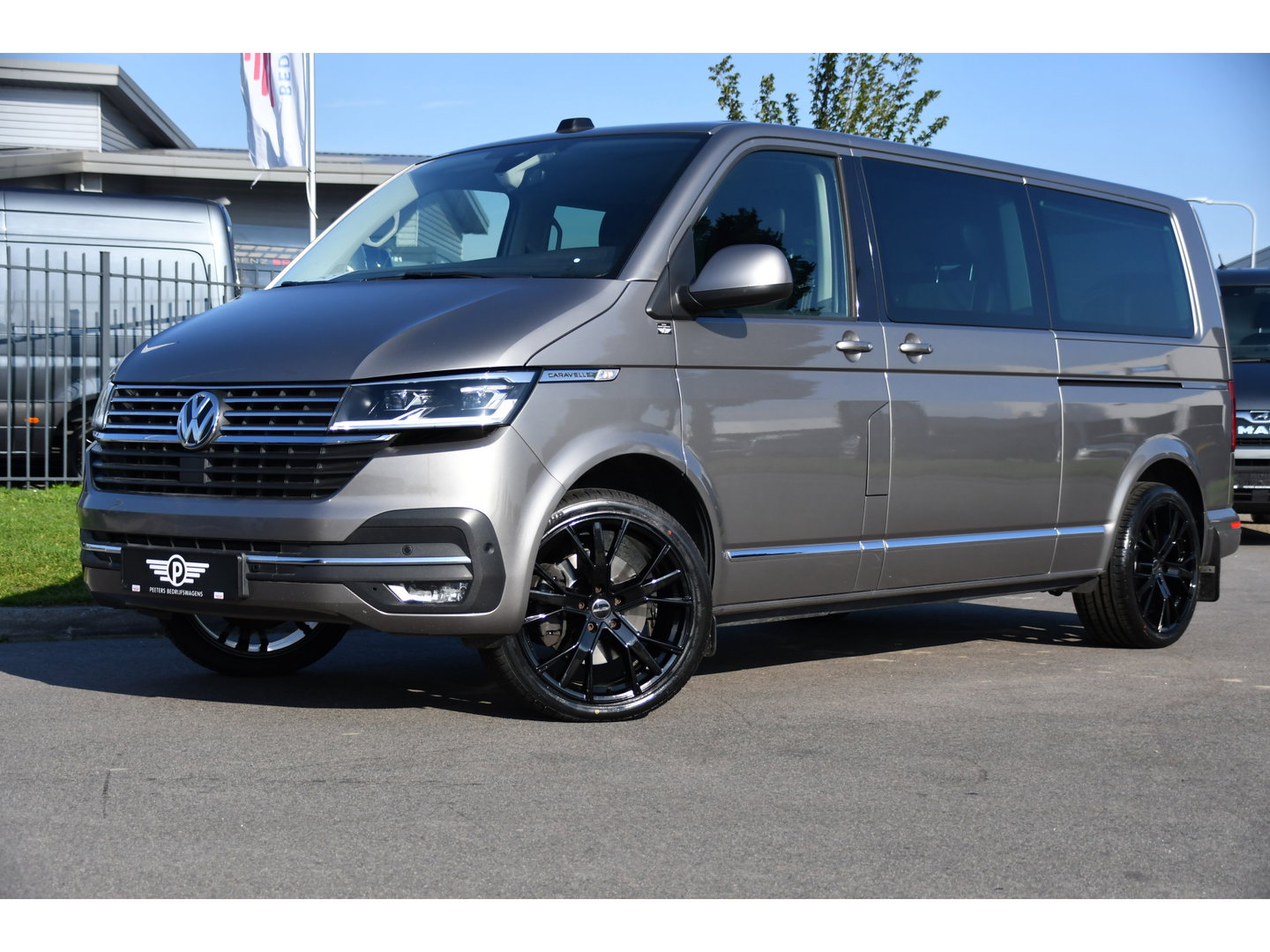 Volkswagen Transporter 2.0 TDI L2H1 30 DC Caravelle Virtual, Adaptieve Cruise, Camera, 2 x Electrische deur, 199pk, LED, Leder, Clima, Stoelverwarming, Carplay, Automaat, Uniek!